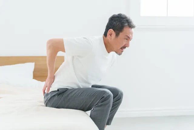 朝起きてからの腰痛に悩む南福島市の男性